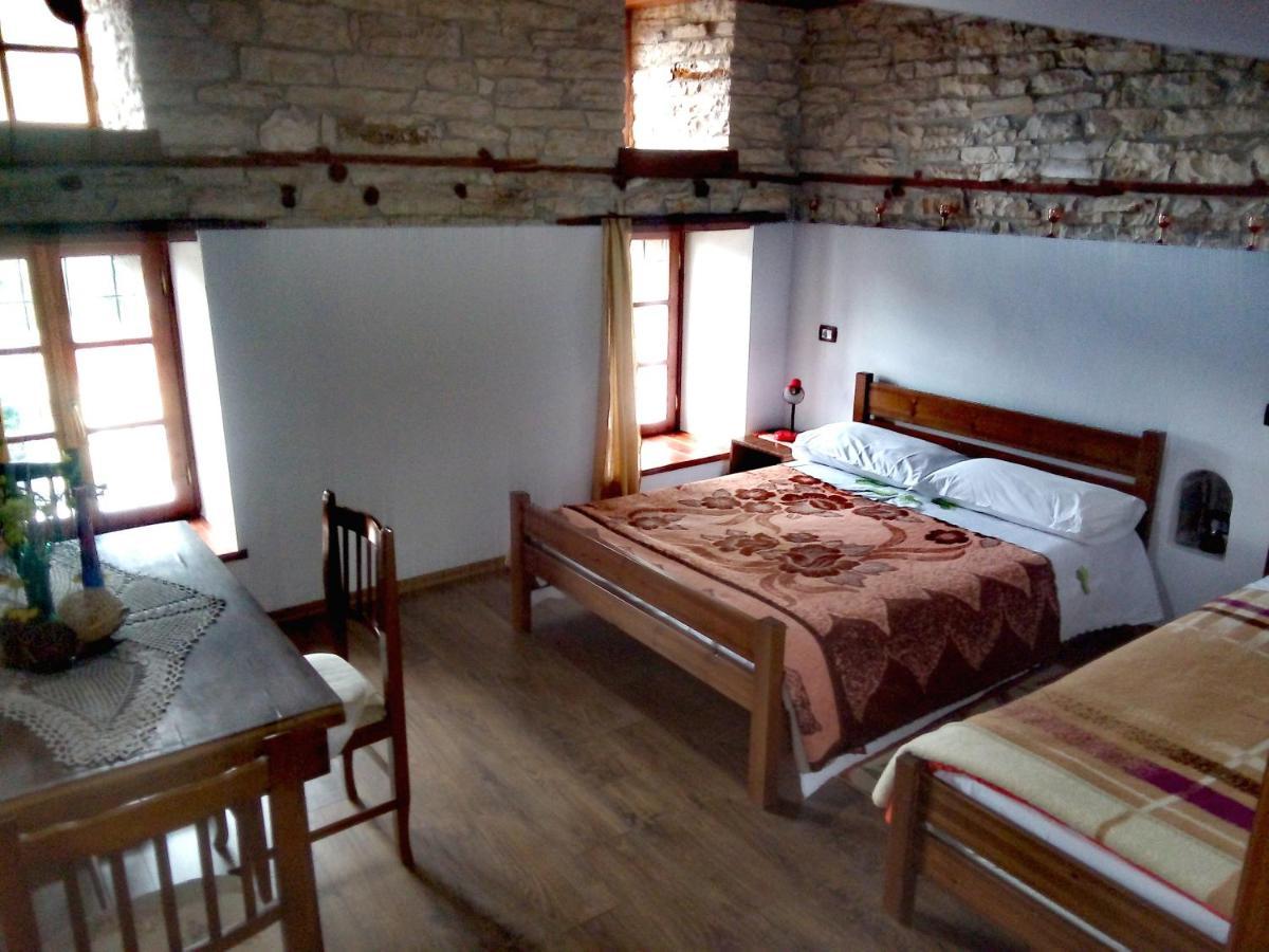 Ruols Guesthouse Gjirokaster Exterior photo