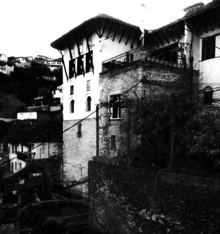 Ruols Guesthouse Gjirokaster Exterior photo