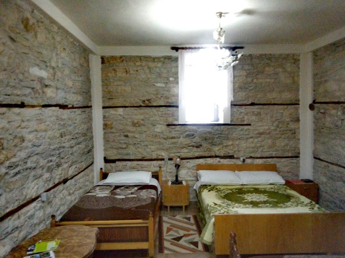 Ruols Guesthouse Gjirokaster Exterior photo